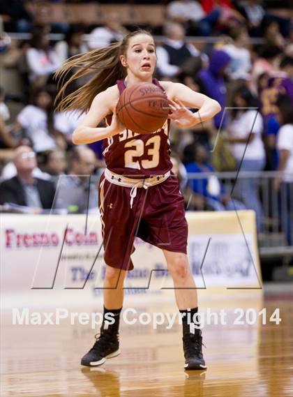 Thumbnail 3 in Selma vs Sierra (CIF CS D3 Final) photogallery.