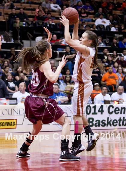Thumbnail 3 in Selma vs Sierra (CIF CS D3 Final) photogallery.