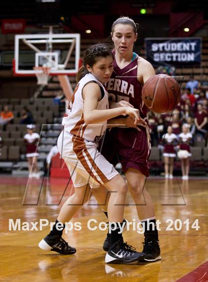 Thumbnail 3 in Selma vs Sierra (CIF CS D3 Final) photogallery.