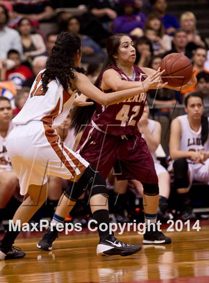 Thumbnail 2 in Selma vs Sierra (CIF CS D3 Final) photogallery.