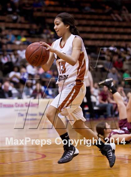 Thumbnail 3 in Selma vs Sierra (CIF CS D3 Final) photogallery.