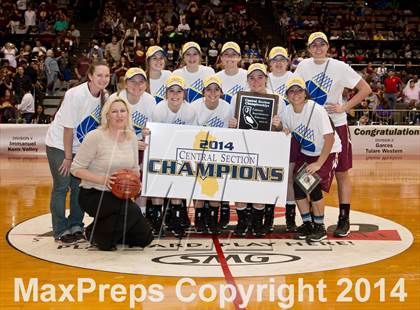 Thumbnail 2 in Selma vs Sierra (CIF CS D3 Final) photogallery.