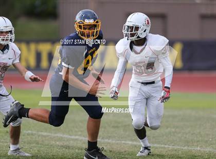 Thumbnail 3 in Beckman Patriots vs Crean Lutheran Saints photogallery.