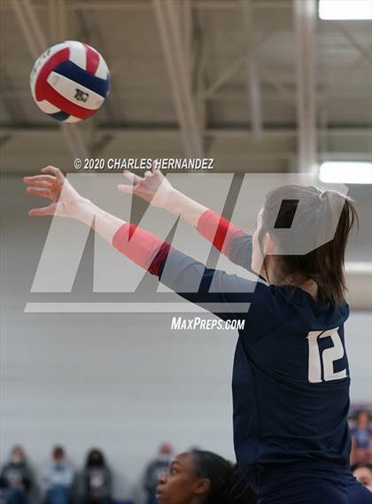 Thumbnail 2 in Madisonville vs Giddings (UIL 4A Area Playoff) photogallery.
