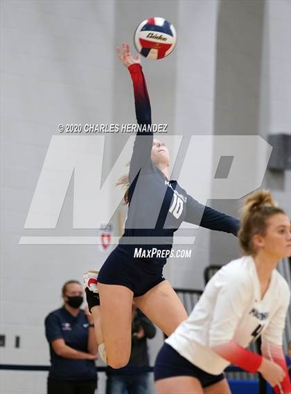 Thumbnail 2 in Madisonville vs Giddings (UIL 4A Area Playoff) photogallery.
