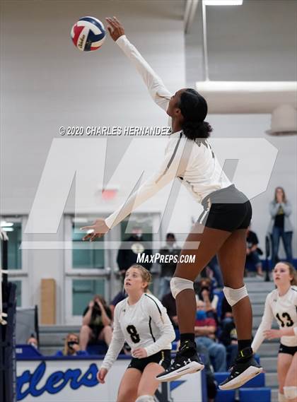 Thumbnail 2 in Madisonville vs Giddings (UIL 4A Area Playoff) photogallery.