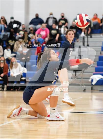Thumbnail 1 in Madisonville vs Giddings (UIL 4A Area Playoff) photogallery.
