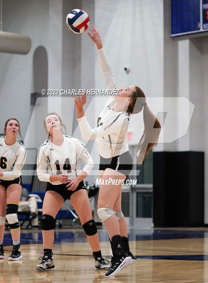 Thumbnail 2 in Madisonville vs Giddings (UIL 4A Area Playoff) photogallery.