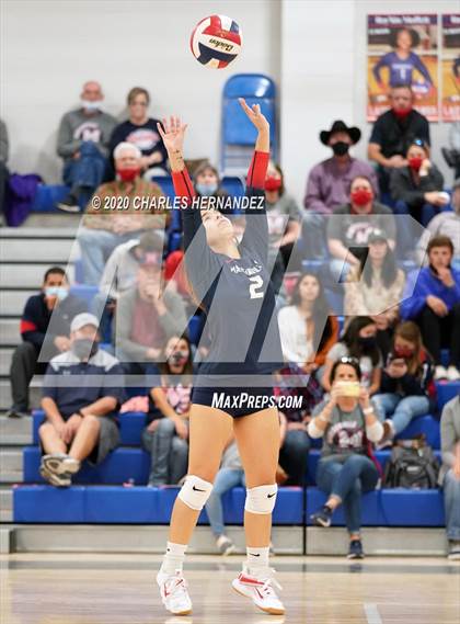 Thumbnail 3 in Madisonville vs Giddings (UIL 4A Area Playoff) photogallery.