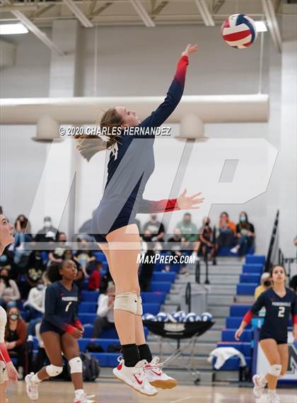 Thumbnail 1 in Madisonville vs Giddings (UIL 4A Area Playoff) photogallery.