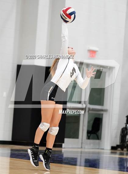 Thumbnail 3 in Madisonville vs Giddings (UIL 4A Area Playoff) photogallery.