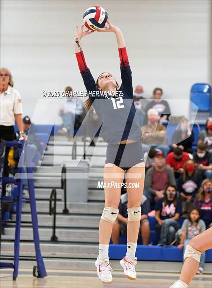 Thumbnail 3 in Madisonville vs Giddings (UIL 4A Area Playoff) photogallery.