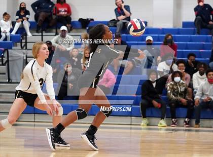 Thumbnail 2 in Madisonville vs Giddings (UIL 4A Area Playoff) photogallery.