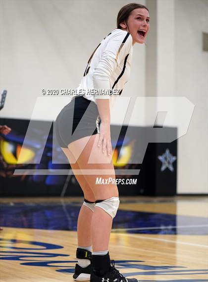 Thumbnail 2 in Madisonville vs Giddings (UIL 4A Area Playoff) photogallery.