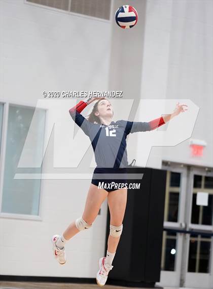 Thumbnail 3 in Madisonville vs Giddings (UIL 4A Area Playoff) photogallery.