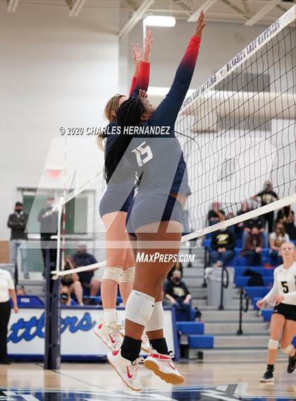 Thumbnail 1 in Madisonville vs Giddings (UIL 4A Area Playoff) photogallery.