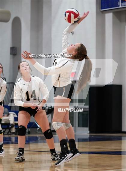 Thumbnail 1 in Madisonville vs Giddings (UIL 4A Area Playoff) photogallery.