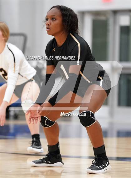 Thumbnail 1 in Madisonville vs Giddings (UIL 4A Area Playoff) photogallery.