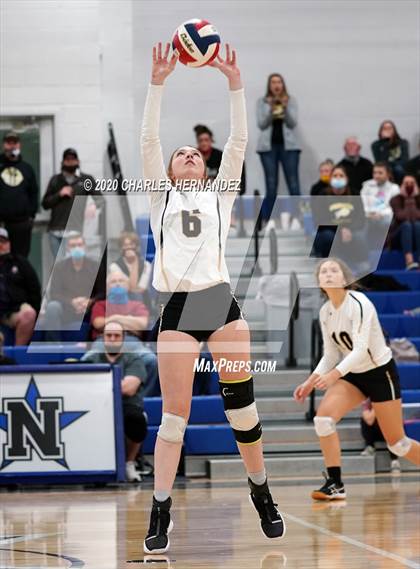 Thumbnail 3 in Madisonville vs Giddings (UIL 4A Area Playoff) photogallery.