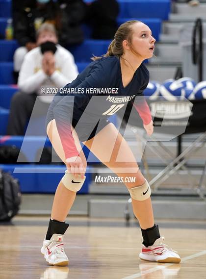 Thumbnail 3 in Madisonville vs Giddings (UIL 4A Area Playoff) photogallery.