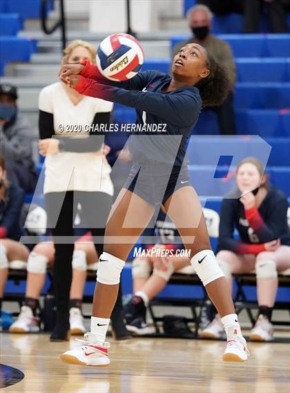 Thumbnail 2 in Madisonville vs Giddings (UIL 4A Area Playoff) photogallery.