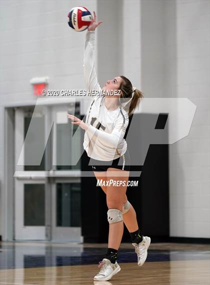 Thumbnail 1 in Madisonville vs Giddings (UIL 4A Area Playoff) photogallery.