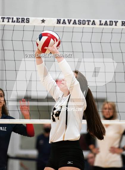 Thumbnail 1 in Madisonville vs Giddings (UIL 4A Area Playoff) photogallery.