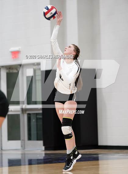 Thumbnail 1 in Madisonville vs Giddings (UIL 4A Area Playoff) photogallery.