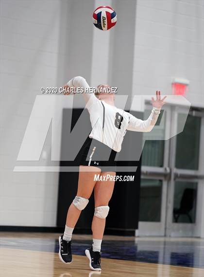 Thumbnail 3 in Madisonville vs Giddings (UIL 4A Area Playoff) photogallery.