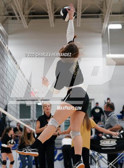Thumbnail 2 in Madisonville vs Giddings (UIL 4A Area Playoff) photogallery.