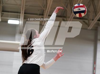 Thumbnail 3 in Madisonville vs Giddings (UIL 4A Area Playoff) photogallery.