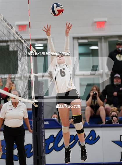 Thumbnail 2 in Madisonville vs Giddings (UIL 4A Area Playoff) photogallery.