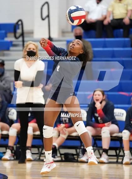 Thumbnail 3 in Madisonville vs Giddings (UIL 4A Area Playoff) photogallery.
