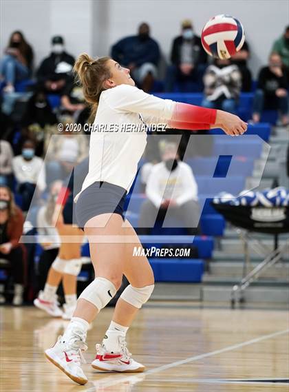 Thumbnail 1 in Madisonville vs Giddings (UIL 4A Area Playoff) photogallery.
