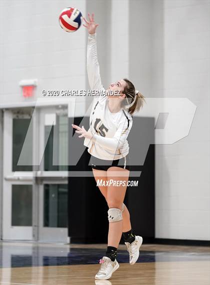 Thumbnail 3 in Madisonville vs Giddings (UIL 4A Area Playoff) photogallery.