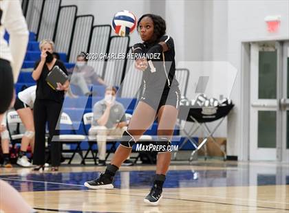 Thumbnail 1 in Madisonville vs Giddings (UIL 4A Area Playoff) photogallery.