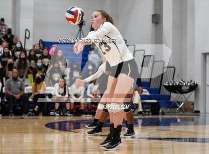 Thumbnail 3 in Madisonville vs Giddings (UIL 4A Area Playoff) photogallery.