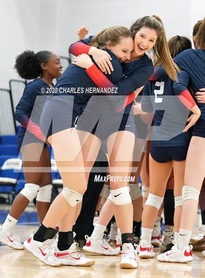 Thumbnail 2 in Madisonville vs Giddings (UIL 4A Area Playoff) photogallery.