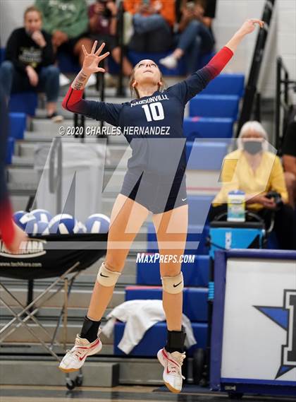Thumbnail 2 in Madisonville vs Giddings (UIL 4A Area Playoff) photogallery.