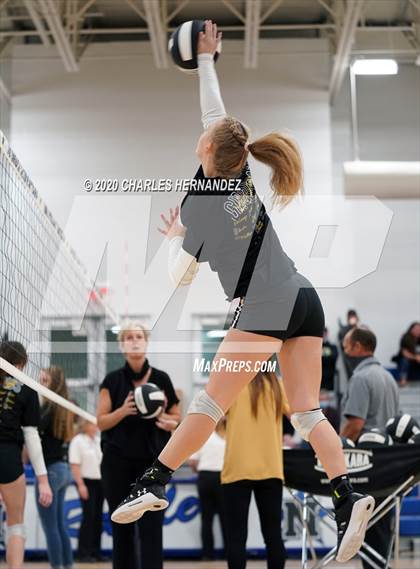 Thumbnail 3 in Madisonville vs Giddings (UIL 4A Area Playoff) photogallery.