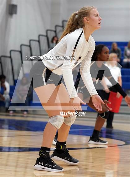Thumbnail 2 in Madisonville vs Giddings (UIL 4A Area Playoff) photogallery.