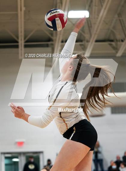 Thumbnail 3 in Madisonville vs Giddings (UIL 4A Area Playoff) photogallery.
