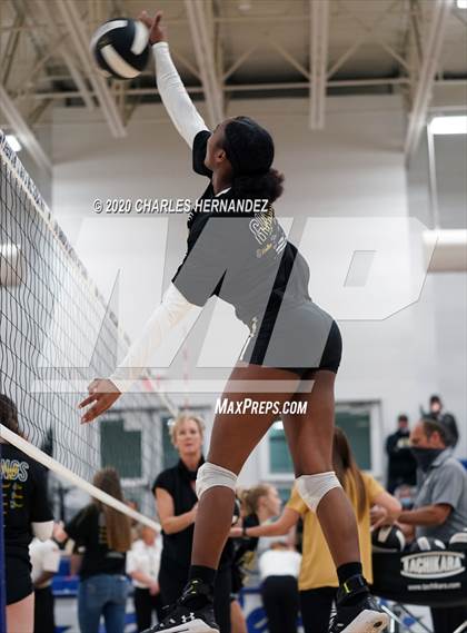 Thumbnail 1 in Madisonville vs Giddings (UIL 4A Area Playoff) photogallery.