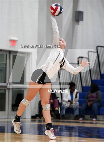 Thumbnail 1 in Madisonville vs Giddings (UIL 4A Area Playoff) photogallery.
