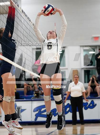 Thumbnail 1 in Madisonville vs Giddings (UIL 4A Area Playoff) photogallery.