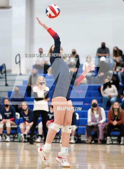 Thumbnail 2 in Madisonville vs Giddings (UIL 4A Area Playoff) photogallery.
