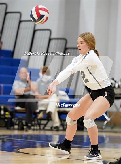 Thumbnail 3 in Madisonville vs Giddings (UIL 4A Area Playoff) photogallery.