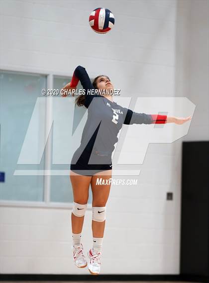 Thumbnail 3 in Madisonville vs Giddings (UIL 4A Area Playoff) photogallery.