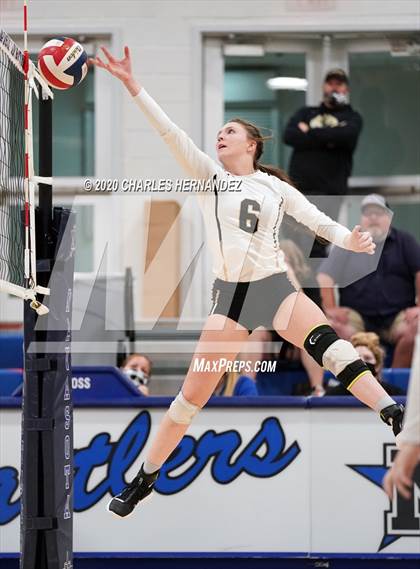 Thumbnail 1 in Madisonville vs Giddings (UIL 4A Area Playoff) photogallery.