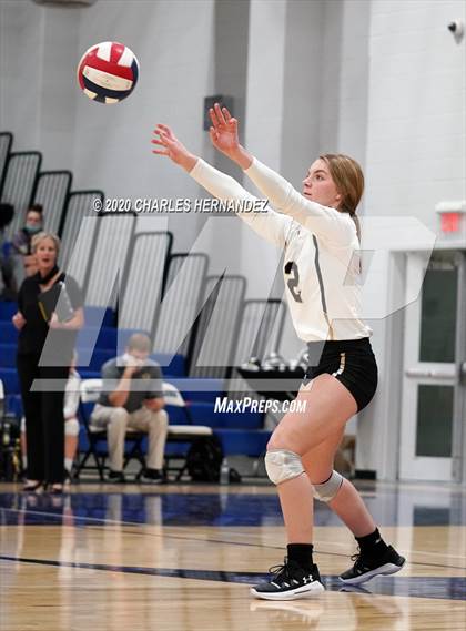 Thumbnail 2 in Madisonville vs Giddings (UIL 4A Area Playoff) photogallery.